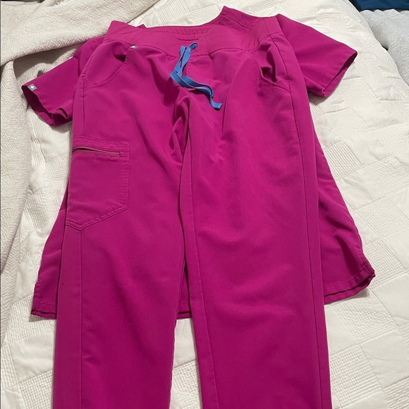 FIGS Bottoms Only In Magenta - Picture 4 of 5